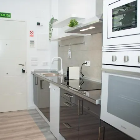 Soraya's Place - Chopin 4 Apartment *